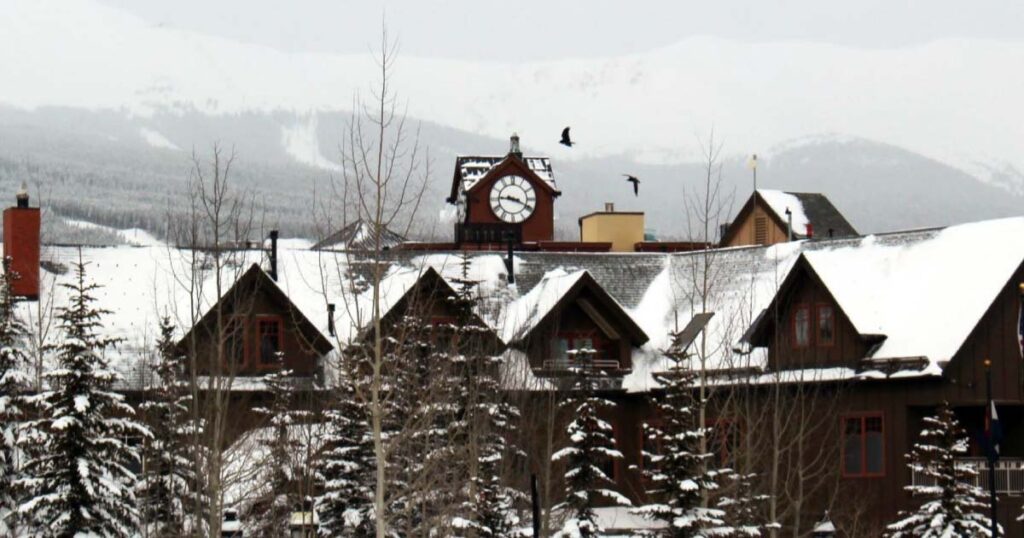 Breckenridge is a quaint little mountain ski town. It is an ideal destination for family ski vacations because there are many family-friendly activities available. If you and your family are flying into Denver International Airport (DIA) for your Breckenridge vacation, you will need to reserve transportation.‍